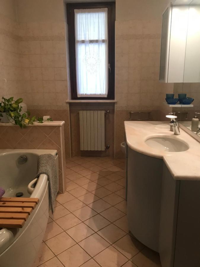 La Casa Del Melograno Apartment Alba  Bagian luar foto