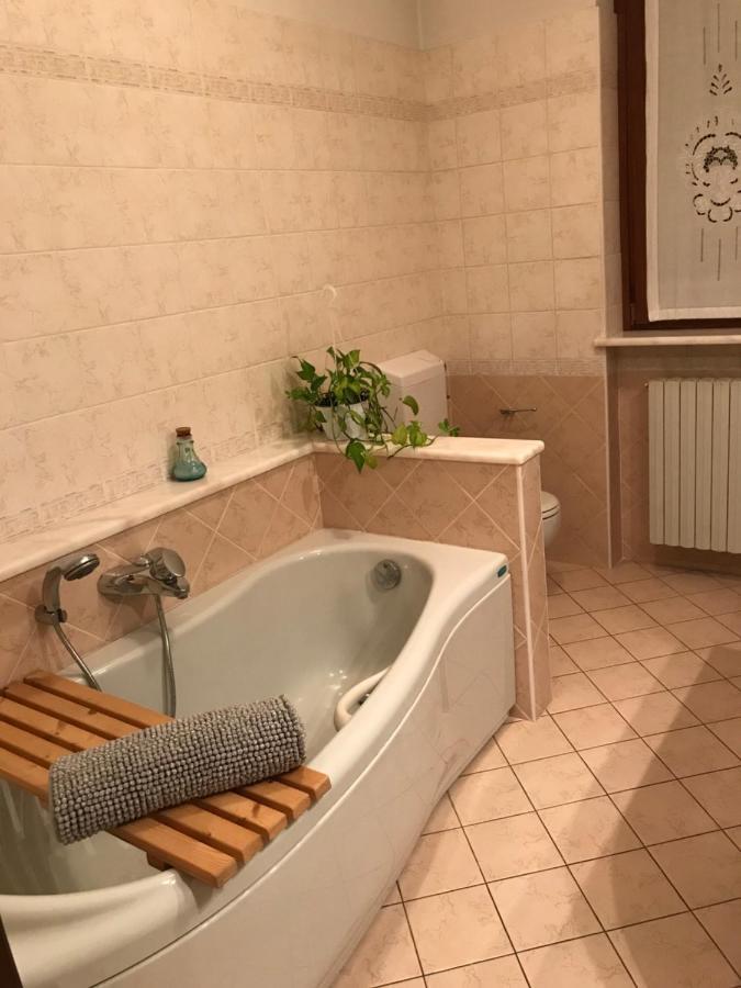 La Casa Del Melograno Apartment Alba  Bagian luar foto